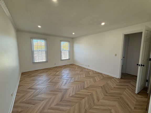 3rd image of 560 Shorely Dr