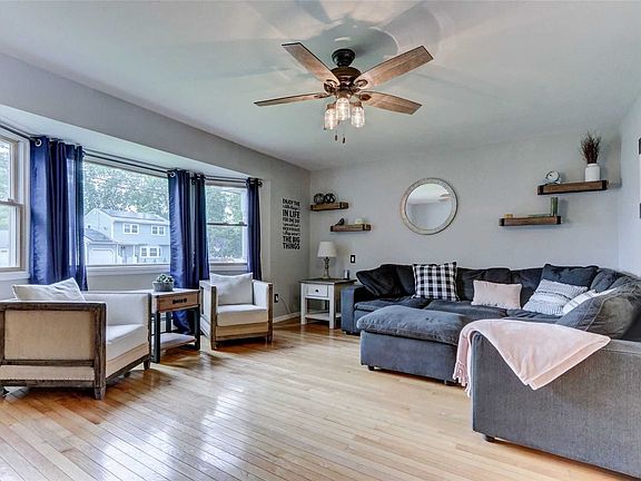 4th image of 158 Geery Ave