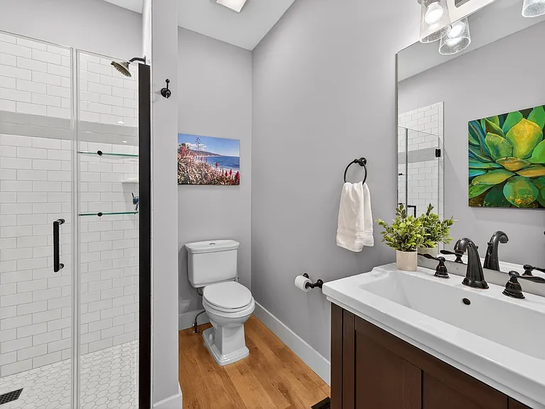 605 W End Cir — Photo 16
