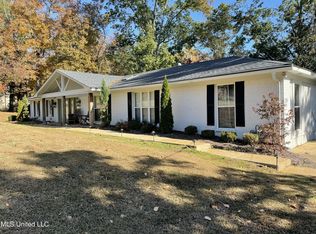 106 Edgewood Dr, Starkville, MS 39759