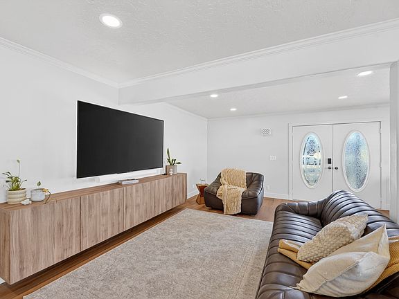 5th image of 1202 E Mutton Hollow Rd