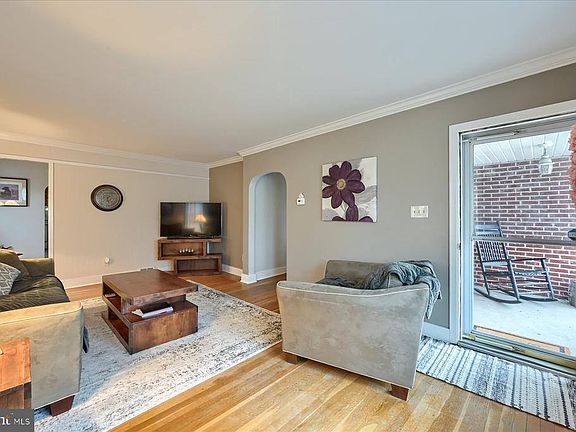 2nd image of 3844 Lexington St