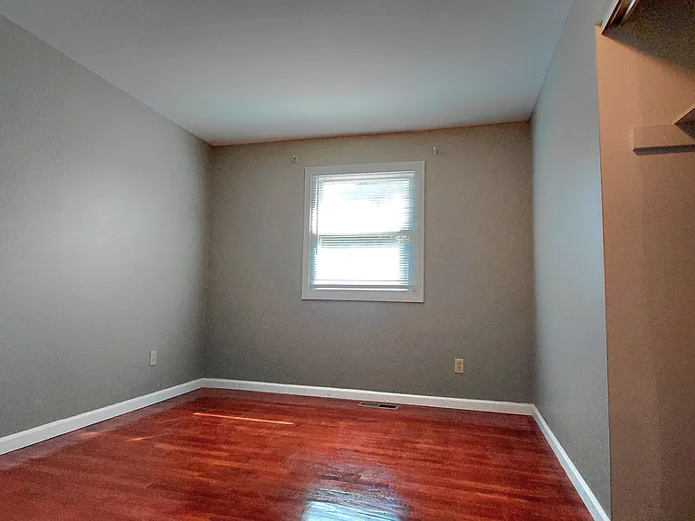 874 Hollyridge Dr — Photo 14