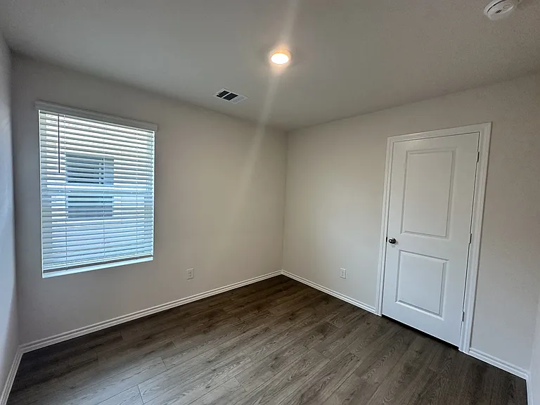 1157 Northfield Dr — Photo 10