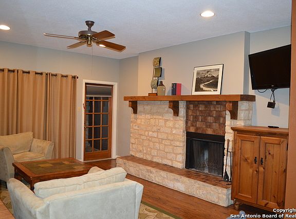 5th image of 371 W Lincoln St APT C206