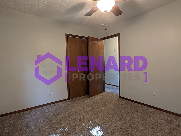 2111 S Western Ave — Photo 13
