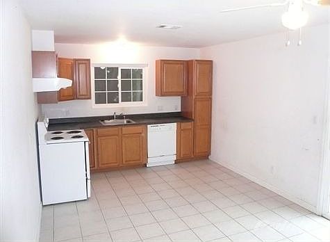 3rd image of 1003 Hickory St