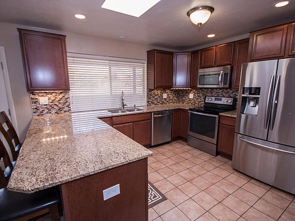 5th image of 2350 W Donatello Way