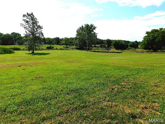 4th image of 55 Lakeview Cir