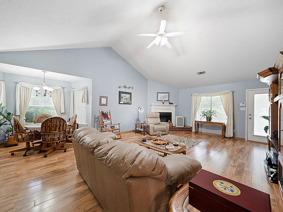 4th image of 125 Deer Meadow Ln