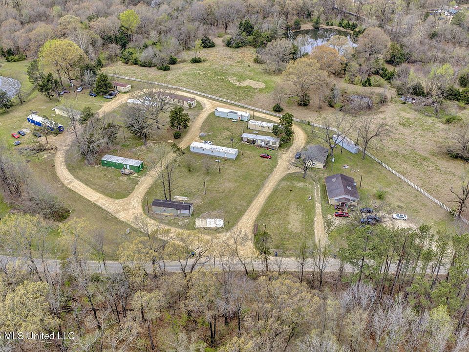 1st image of 400 Red Hill Cir
