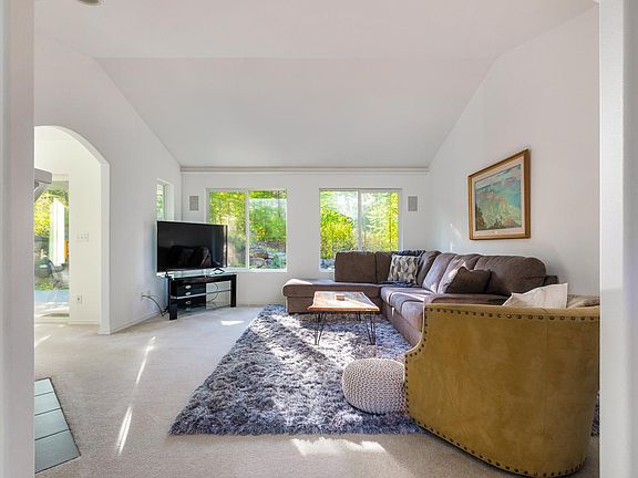 2nd image of 1018 Mountain Park Dr