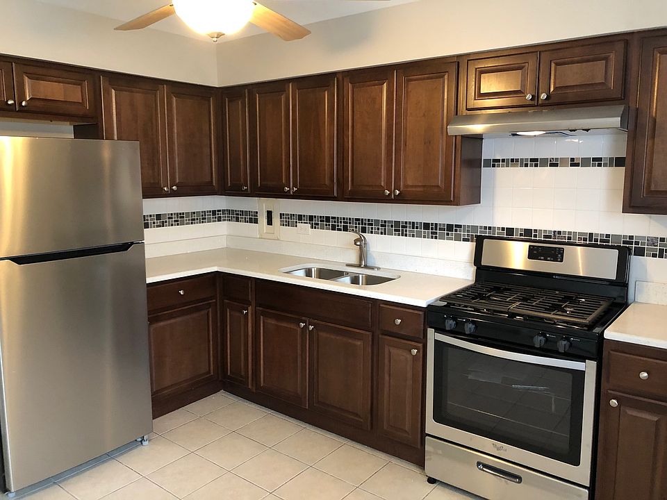 1st image of 117 E Grove St APT 5