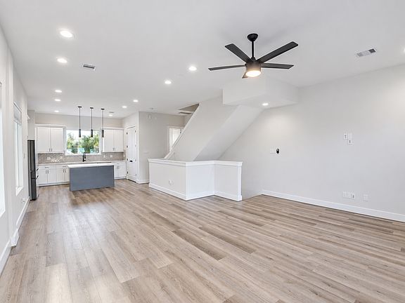 5th image of 4818 Brinkman St