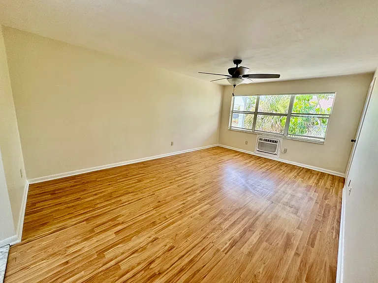 2502 Gary Cir #B — Photo 9