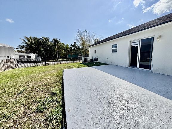 2nd image of 12501 SW 264th St