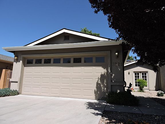 2nd image of 3221 Iris Ln