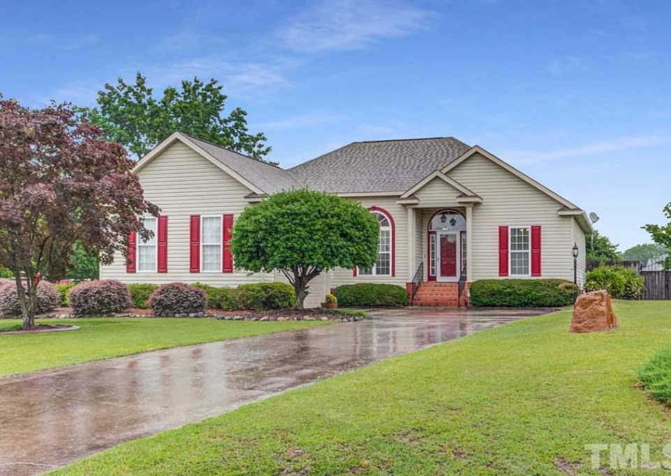 1st image of 102 Broad Oak Pl