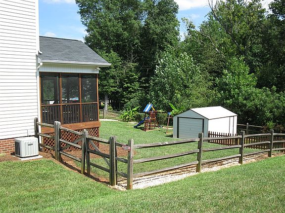 4th image of 205 Deerfield Dr