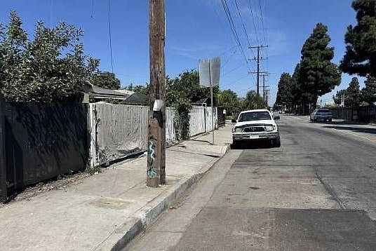 5th image of 13707 S Willowbrook Ave