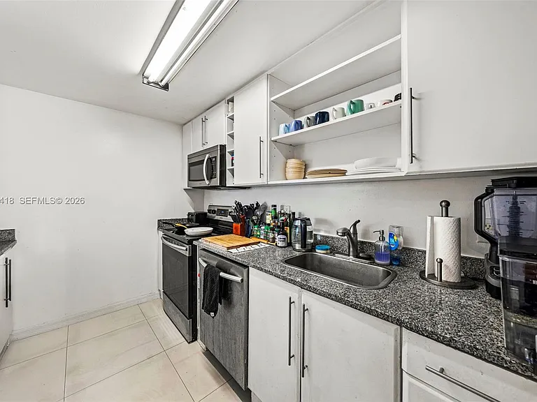 275 NE 18th St #708 — Photo 29