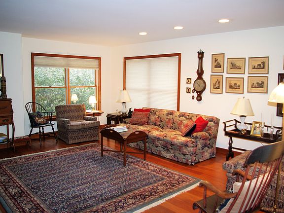 5th image of 35 Brynmoor Ct