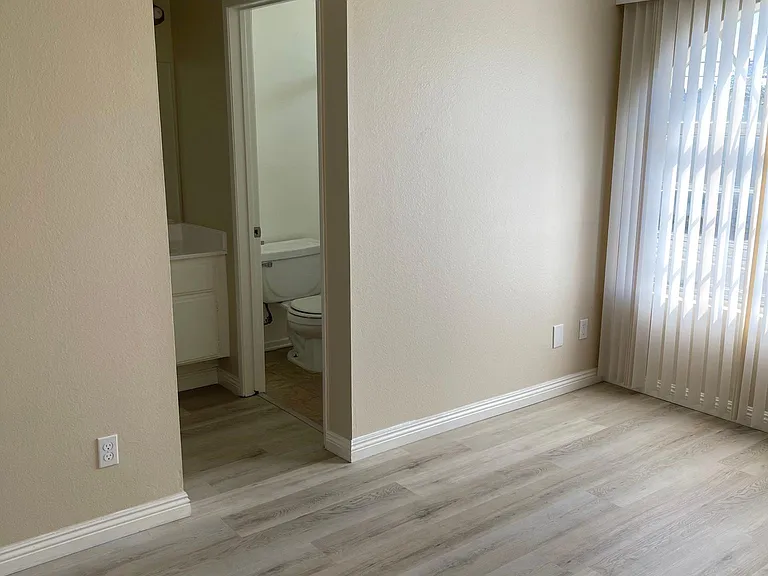 6420 Fulton Ave — Photo 5