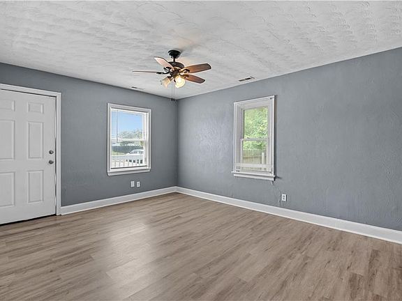 5th image of 2321 Columbus Ave