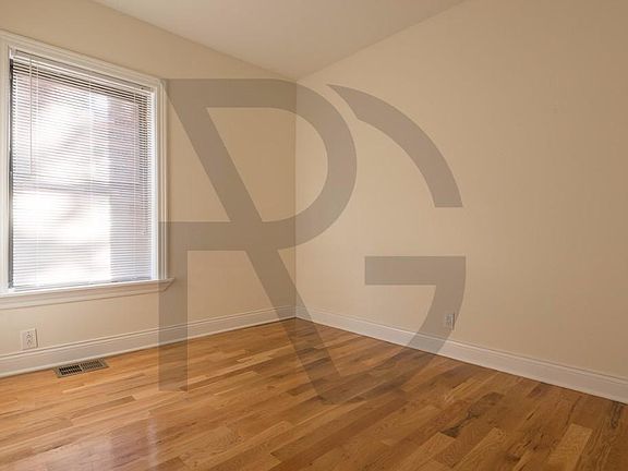 2nd image of 3823 N Fremont St #3829W2