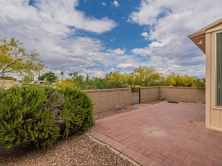 1430 W Camino Lucientes — Photo 32