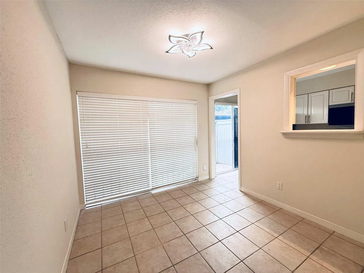 2 bed, 2.5 bath, 1476 sqft, $2,090 — Photo 2