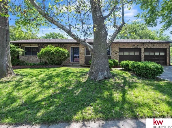1003 Thomas Dr, Bellevue, NE 68005