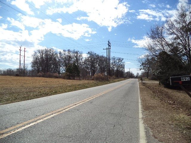 2nd image of 992 Archer Rd