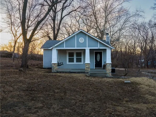 1102 S Claremont Ave, Independence, MO 64054
