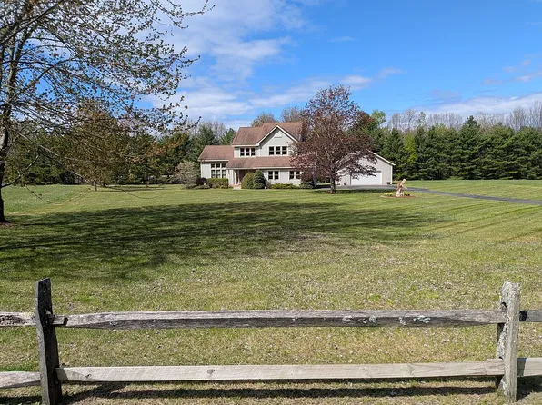 852 Sand Rd, Colchester, VT 05446