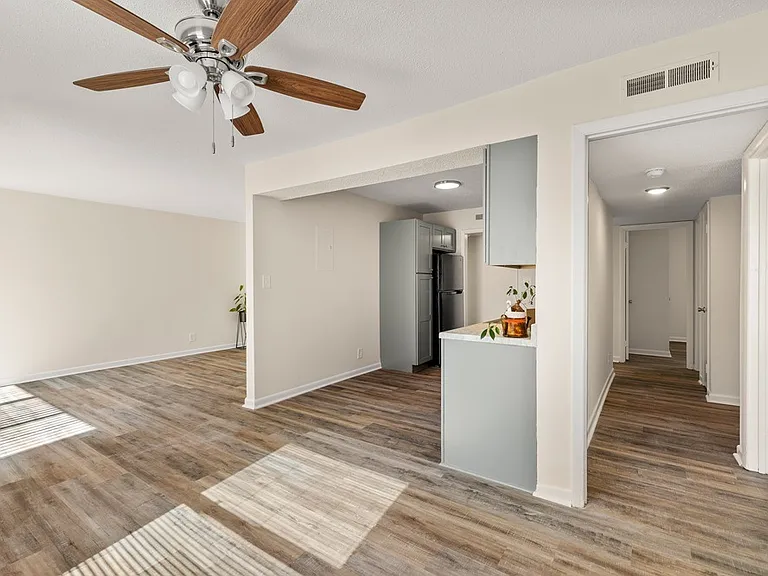 New Hanover Village Apartments — Photo 4