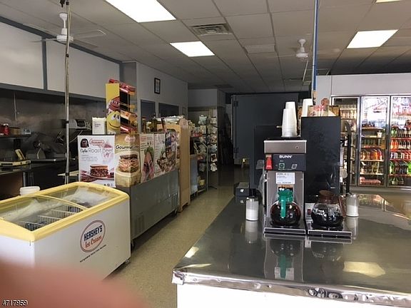 4th image of 342 Main St