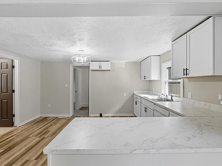 810 Avenue C — Photo 7