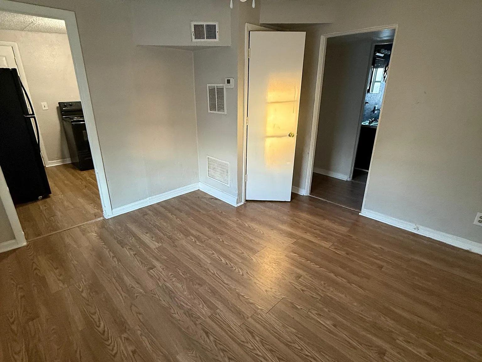 2 bed, 700 sqft, $895 — Photo 2
