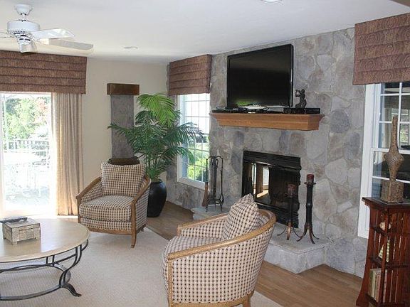 Family Room w/ Fire Place