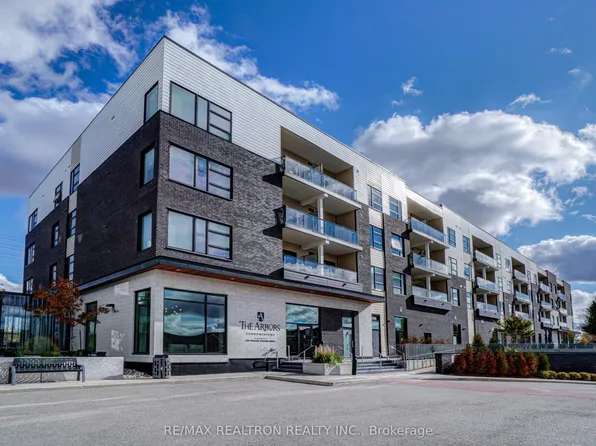 555 William Graham Dr #Penthouse 446, Aurora, ON L4G 3H9
