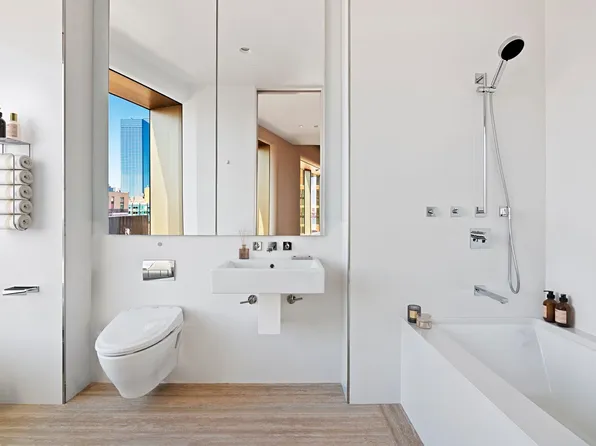 551 West 21st Street image 16 of 20