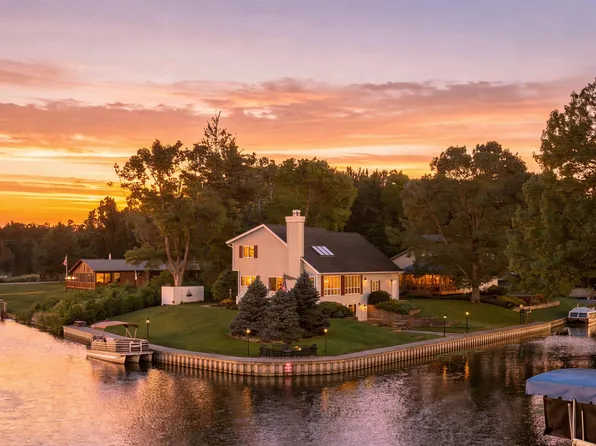 W4292 Red Oak Ct, Mauston, WI 53948