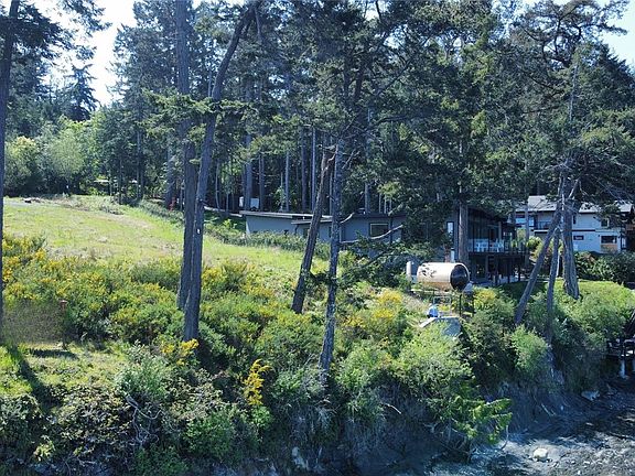 3rd image of 760 Lands End Rd