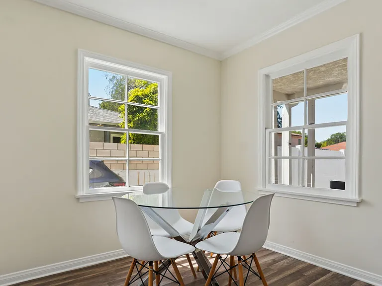 13842 Hamlin St — Photo 10