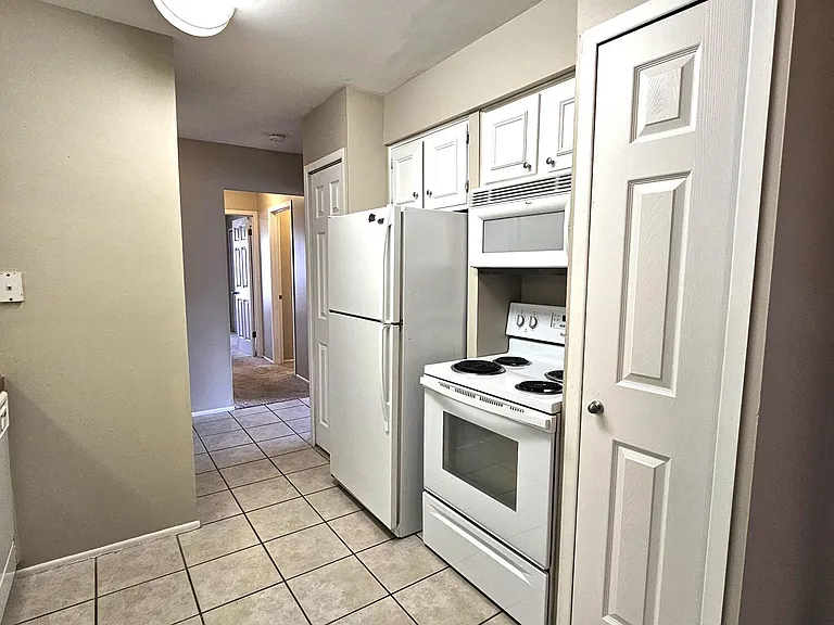 739 W Maple Rd — Photo 8