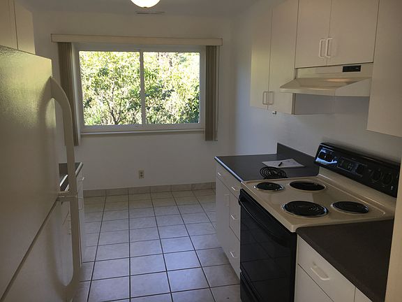 Kitchen with breakfast nook