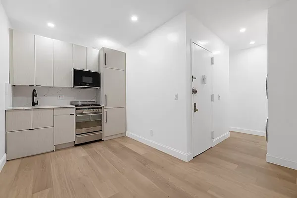 Rented by REAL New York | media 5