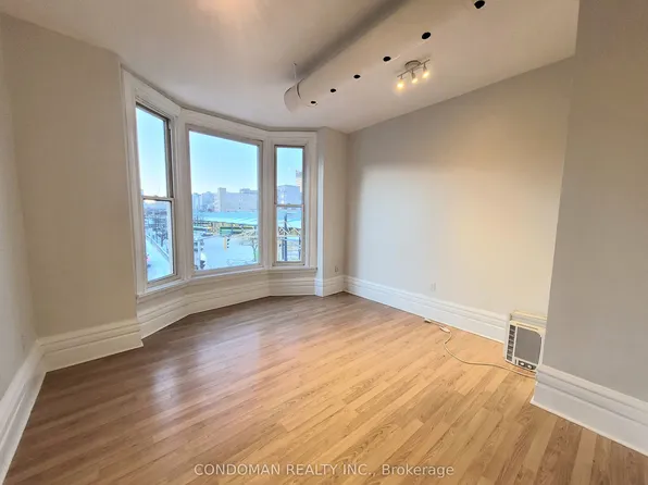 139 1/2 John St S #4, Hamilton, ON L8N 2C3