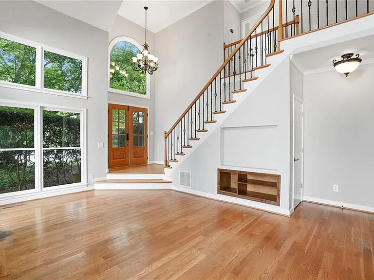 360 Landing Entry — Photo 5